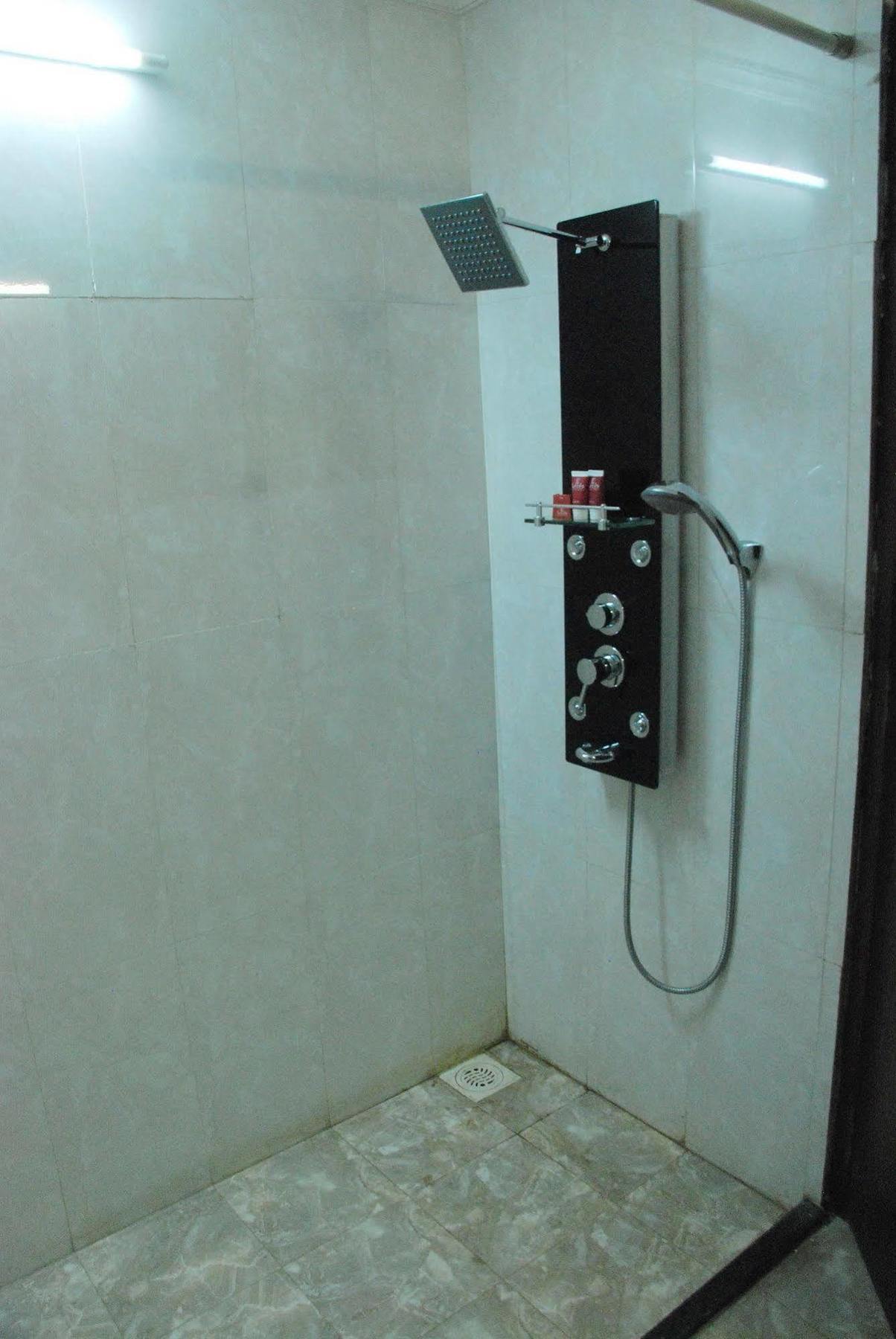 Treebo Trend Hotel Parker Ahmedabad Ngoại thất bức ảnh
