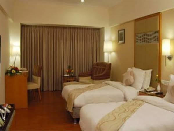Treebo Trend Hotel Parker Ahmedabad Ngoại thất bức ảnh